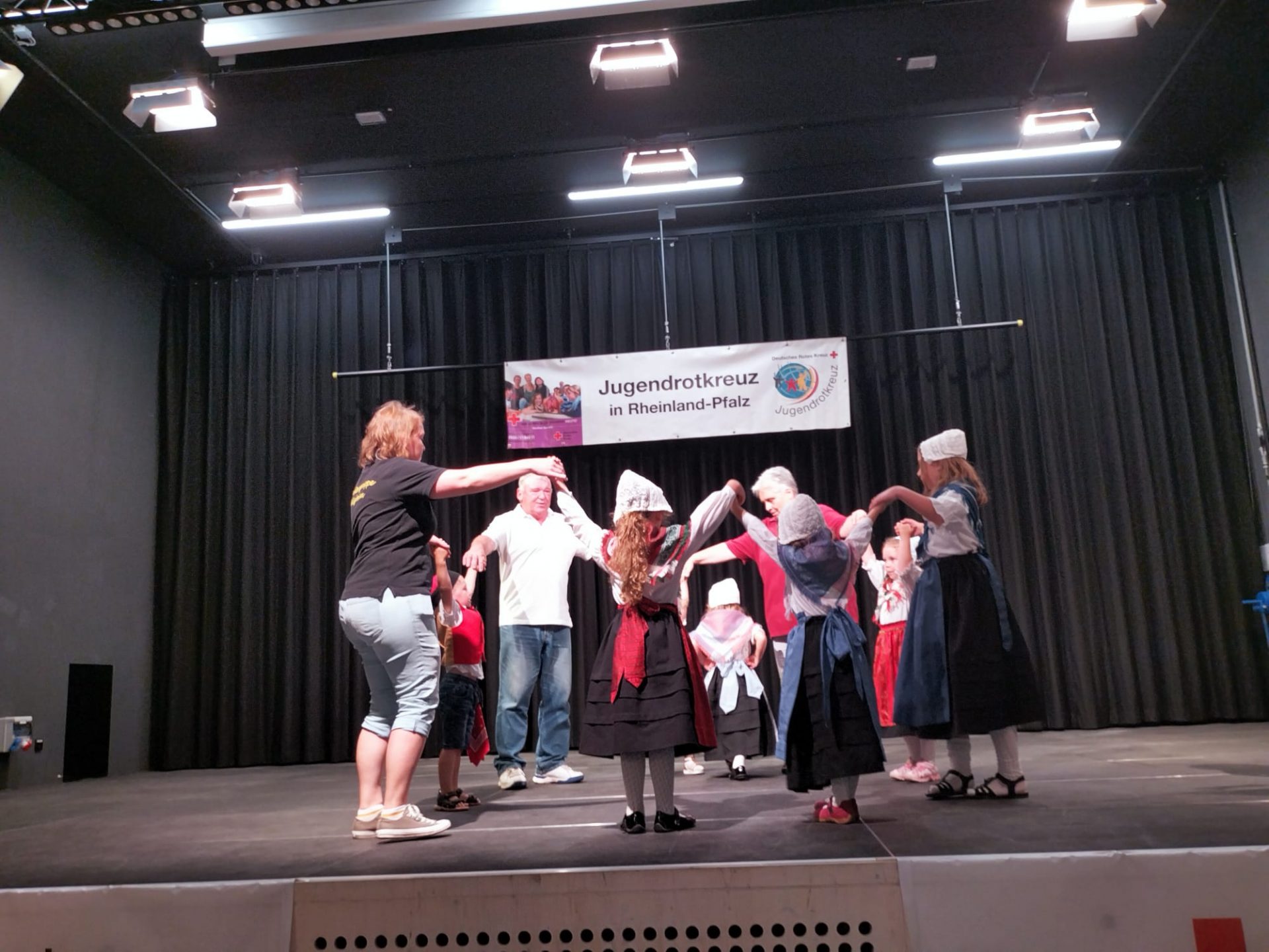 Tanzen der Kinder beim Jugendrotkreuzfest in Schaidt am 24.06.2023