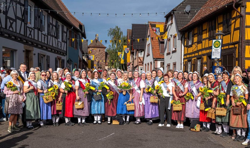 Farbenfrohe Tracht und gelebte Tradition beim Purzelmarkt 2 koeniginnen grp 2026
